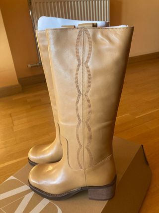 Botas altas de piel color camel