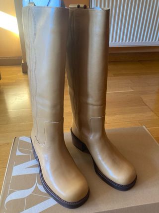 Botas altas de piel color camel