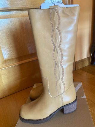 Botas altas de piel color camel