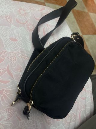 Bolsos negros de cuero sintético