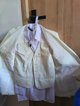 Traje comunión niño beige y blanco
