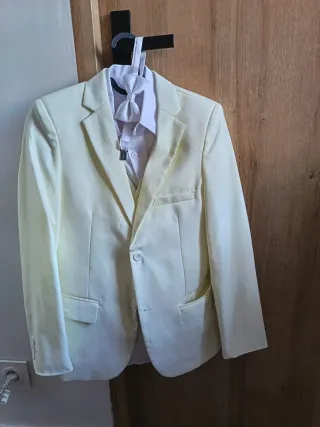 Traje comunión niño beige y blanco