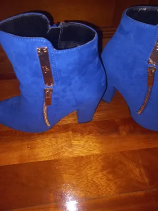 Botines azules de tacón