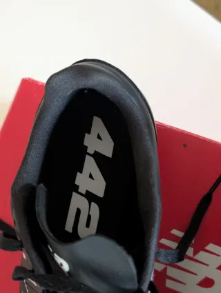 Botas de fútbol New Balance 442 niño.