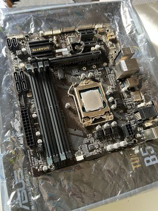 Placa Base Gigabyte + Intel i5-7400