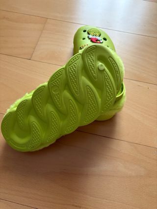Zuecos Crocs Verdes Grinch Peludos