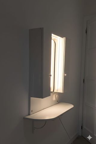 Motivo mudanza ..Tocador con espejo e iluminación