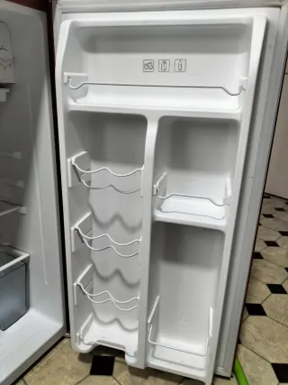 Cecotec Mini Nevera Retro Rojo