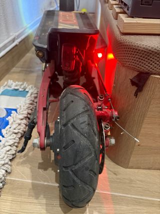 Patinete eléctrico con luces