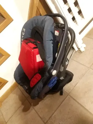 Carro de bebé y ropa