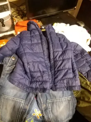 Carro de bebé y ropa