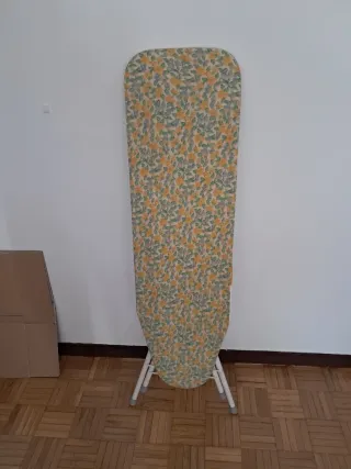 Tabla de planchar con estampado floral