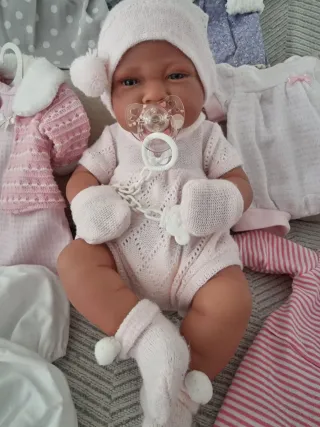 Muñeca mi primer Reborn de Antonio Juan , con Ropa