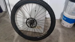 Rueda de bicicleta con disco de freno