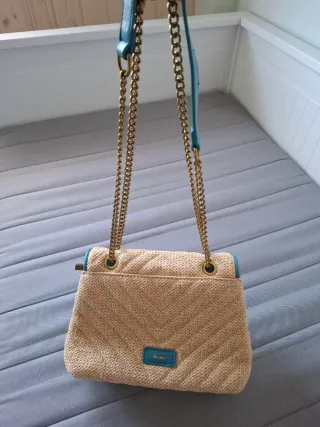 Bolso de fiesta elegante beige y dorado