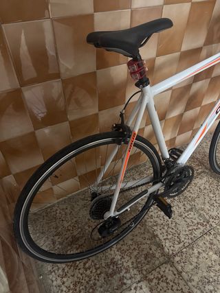Bicicleta de carretera Orus Racing blanca
