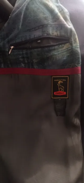 Abrigo de lana hombre azul marino con cuello verde