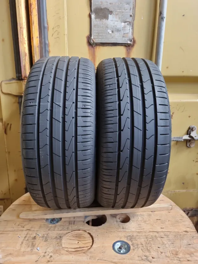 2 Neumáticos en perfecto estado^