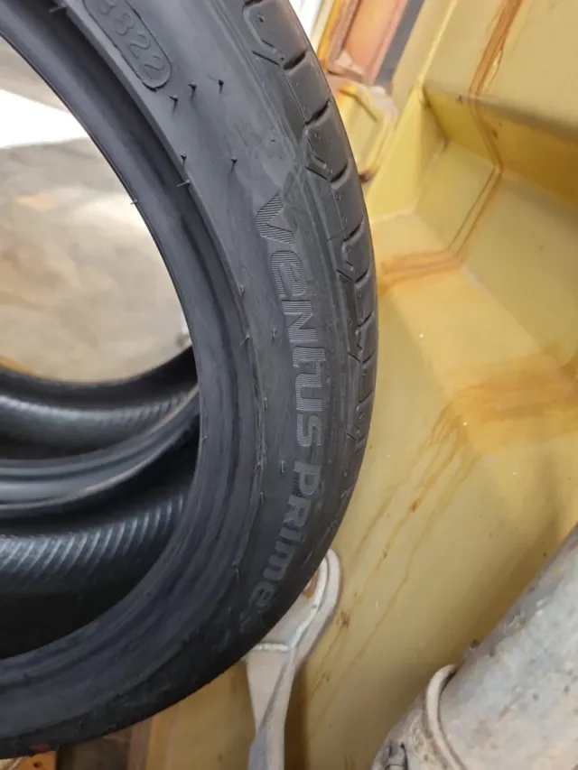 2 Neumáticos en perfecto estado^