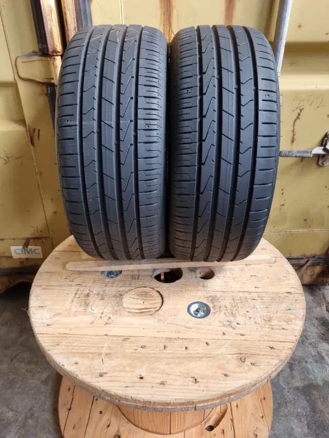 2 Neumáticos en perfecto estado^