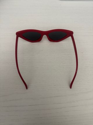 Occhiali da sole cat-eye rossi retro