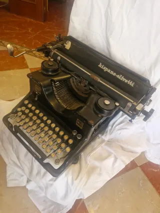 Máquina de escribir Hispano-Olivetti M40