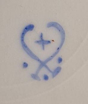 Plato Sèvres verde con frutas y oro