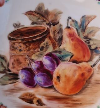 Plato Sèvres verde con frutas y oro