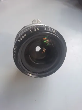 Objetivo Nikon 28mm 1:3.5 - AI + parasol angular.