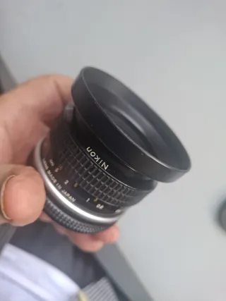 Objetivo Nikon 28mm 1:3.5 - AI + parasol angular.
