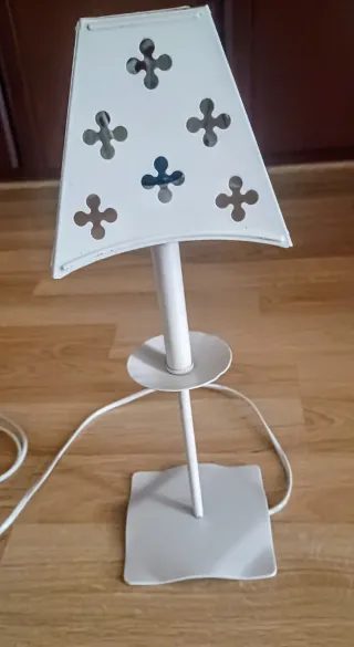 Lámpara de forja-metal color beig- crudo.