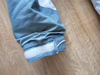 Chaqueta Quechua impermeable azul y gris claro