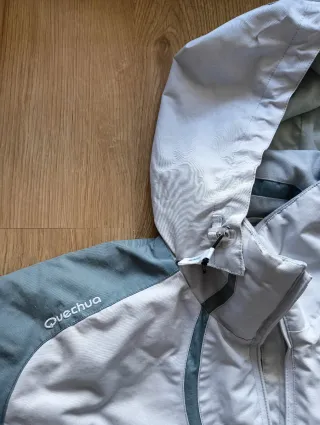 Chaqueta Quechua impermeable azul y gris claro