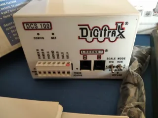 Central Digital Digitrax DCS 100  + UT4 + DT400