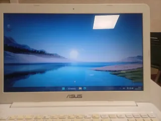 Portátil Asus L502M Blanco