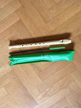 Flauta dulce con funda y accesorios