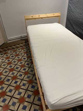 Cama individual con somier y colchón