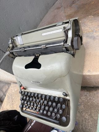 Máquina de escribir Hispano Olivetti Lexicon 30