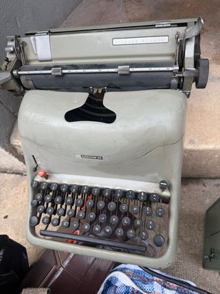 Máquina de escribir Hispano Olivetti Lexicon 30