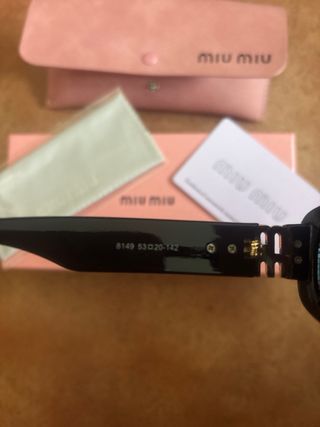 Gafas de sol Miu Miu negras