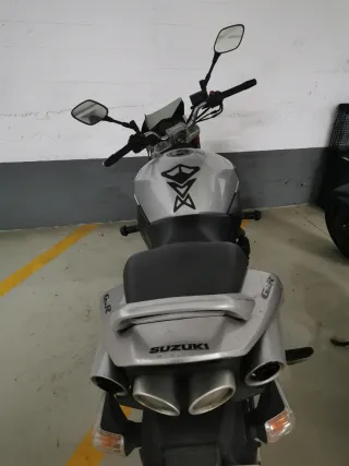 Suzuki GSR 600 EN PERFECTO ESTADO