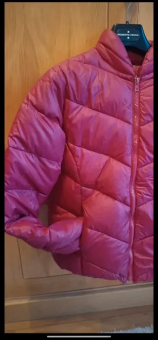 Plumífero rojo Cimarrón