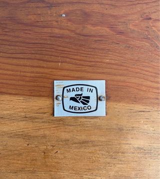 Colgador de madera y metal