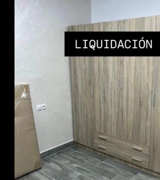 Armario de madera marrón y gris