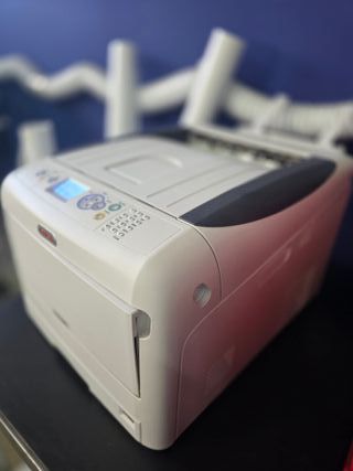 OKI Pro8432WT Impresora con tinta blanca