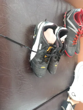 VENDO 3 BOTAS DE FUTBOL