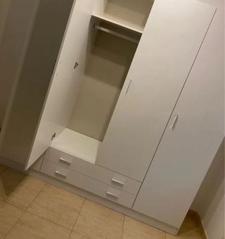 Armario blanco de madera