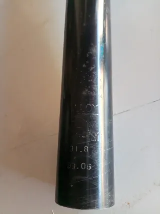 Tija Kalloy letras doradas 31.8mm x 300mm