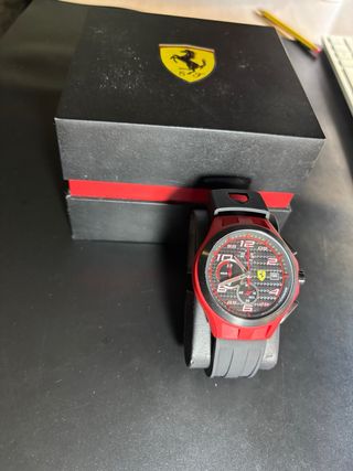 Reloj Scuderia Ferrari Negro y Rojo