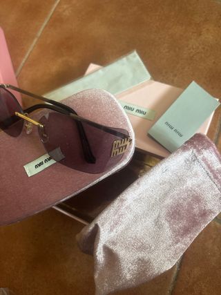 Gafas Miu Miu con caja y funda de terciopelo